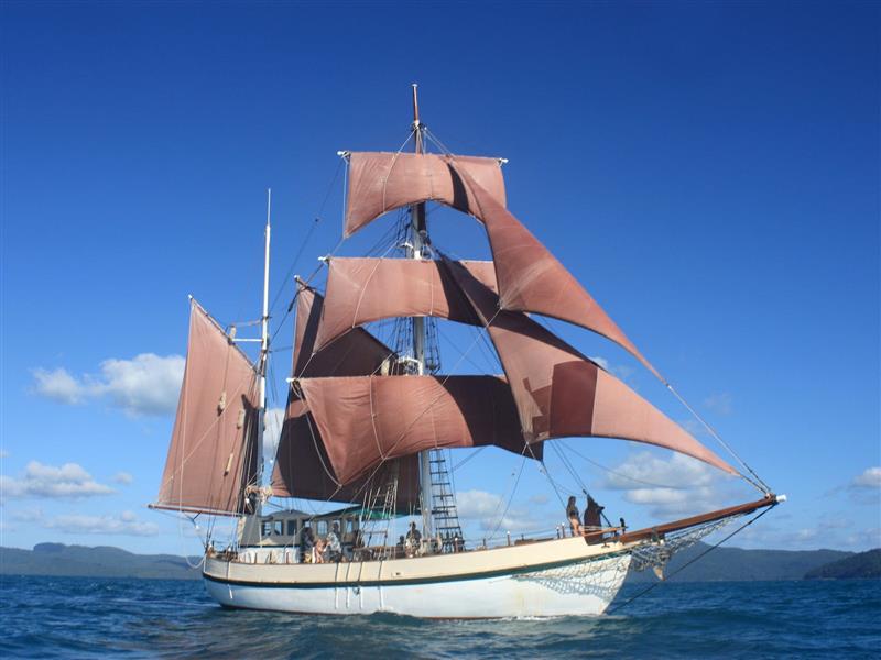 Cruise aboard tall ship coral trekker