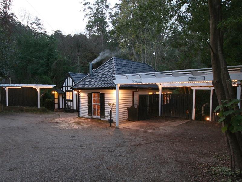 Tudor Cottages Front