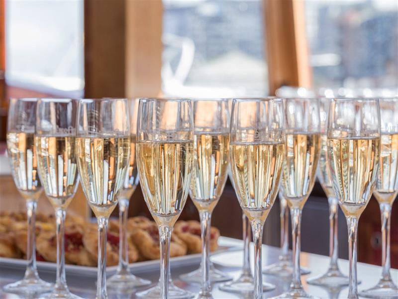 Spring racing transfers to Flemington racecourse