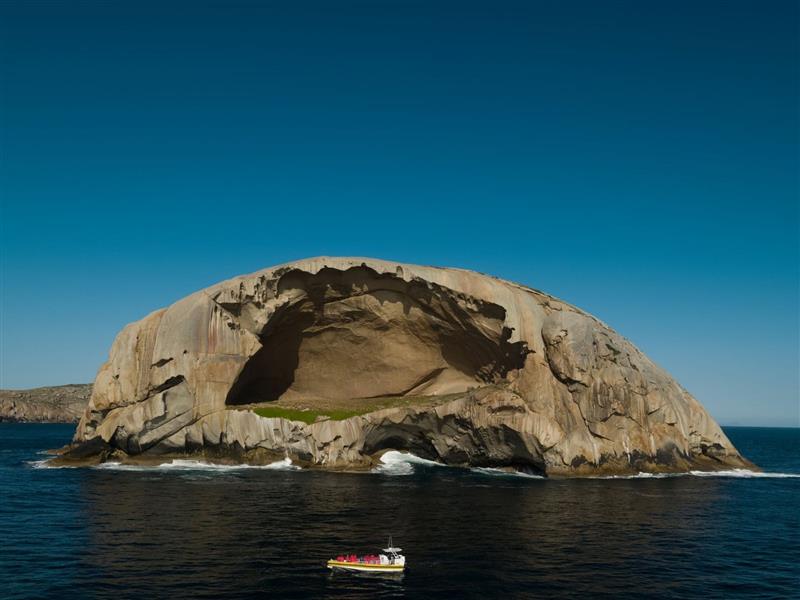 Skull Rock with Wilsons Promontory Cruises