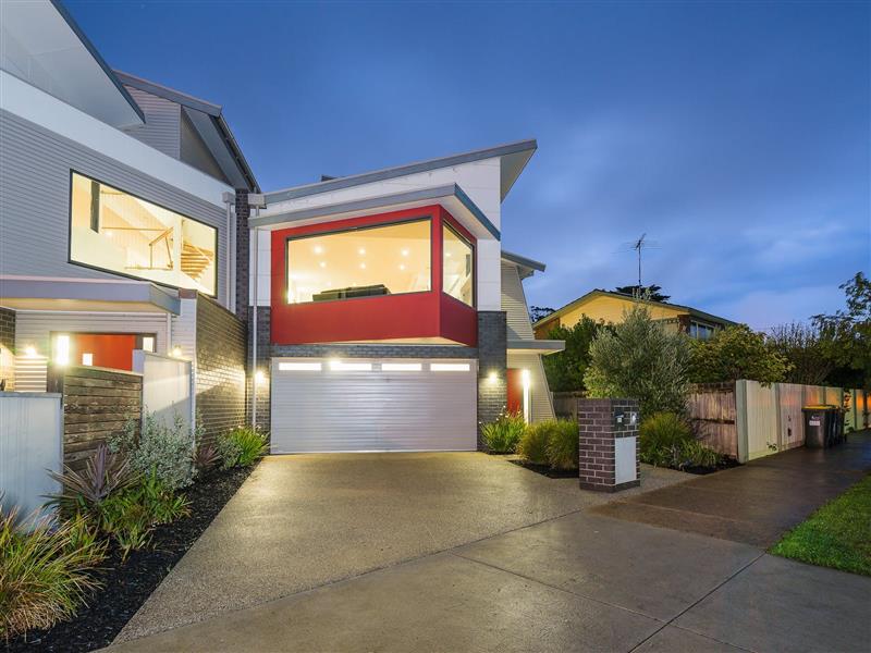 Serenity Torquay Seaview outside