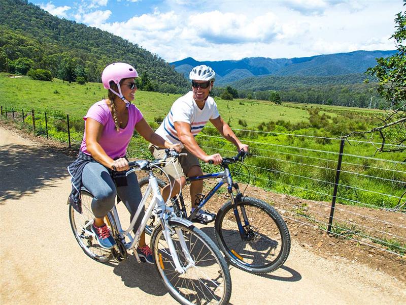 Murray to Mountains Rail Trail, Rutherglen, Victoria, Australia
